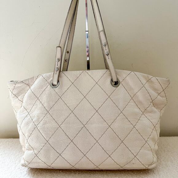 CHANEL On the Road Cream Leather Large Tote - Picture 3 of 15